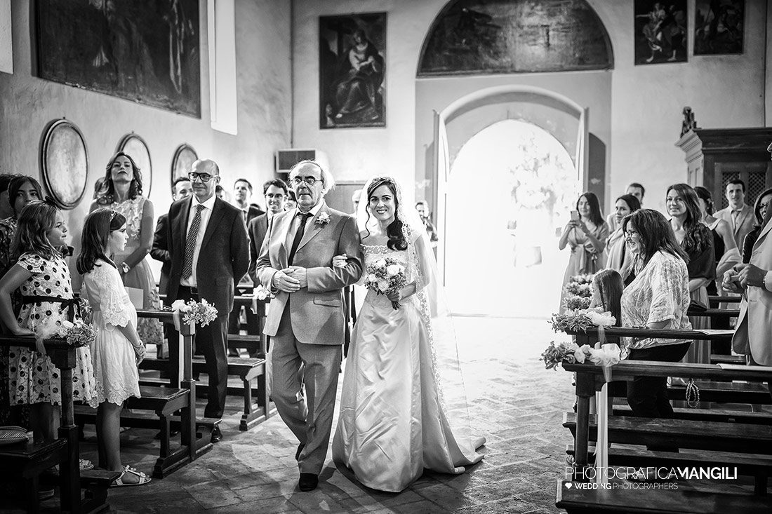 019 reportage ingresso chiesa san giorgio mandello del lario lecco sposi cerimonia foto matrimonio wedding 019 reportage ingresso chiesa san giorgio mandello del lario lecco sposi cerimonia foto matrimonio wedding