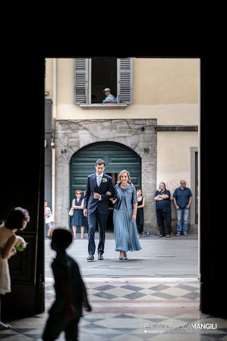 020 reportage wedding ingresso chiesa sposo foto matrimonio bergamo