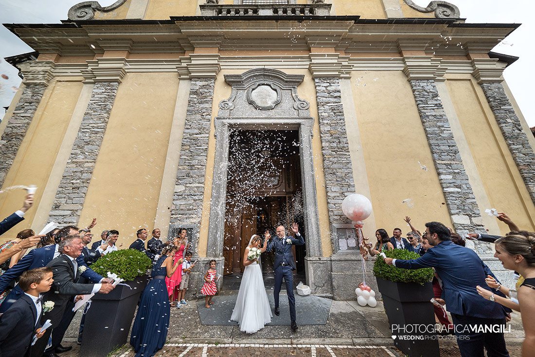 030 reportage sposi foto matrimonio uscita chiesa wedding como 030 reportage sposi foto matrimonio uscita chiesa wedding como