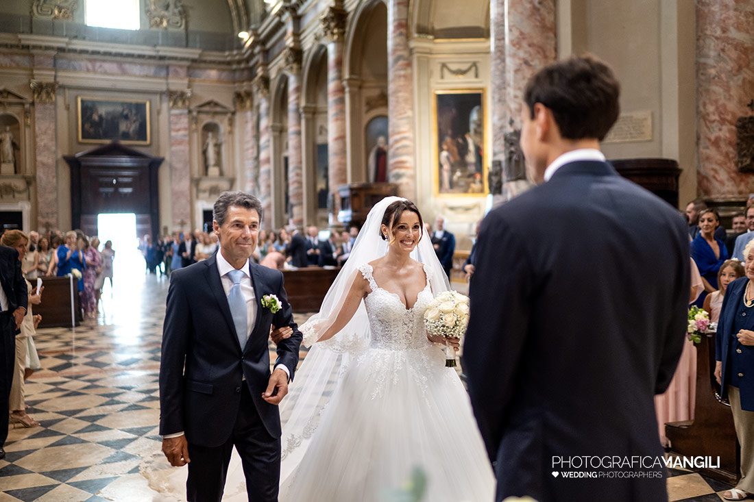 030 reportage wedding ingresso chiesa sposa foto matrimonio bergamo