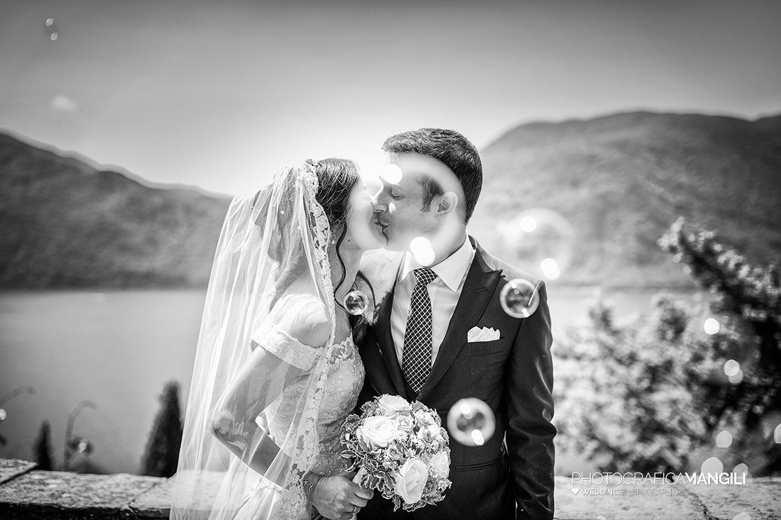 031 reportage uscita chiesa lancio riso san giorgio mandello del lario lecco sposi cerimonia foto matrimonio wedding 031 reportage uscita chiesa lancio riso san giorgio mandello del lario lecco sposi cerimonia foto matrimonio wedding