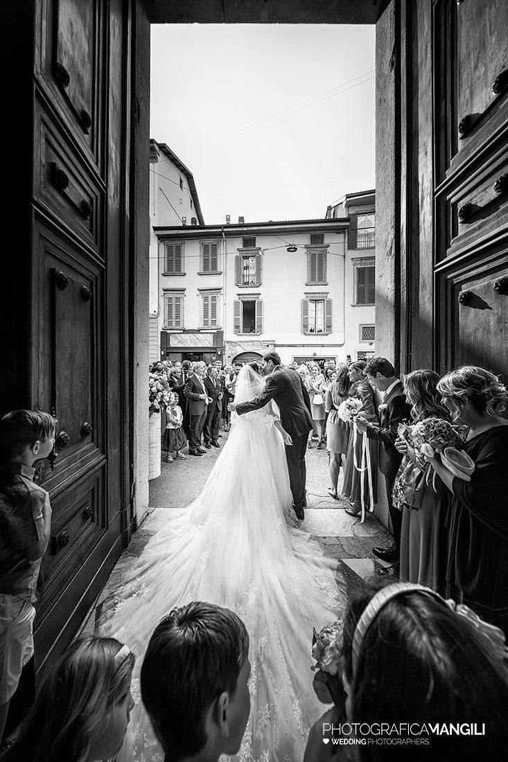 038 reportage wedding uscita chiesa sposa foto matrimonio bergamo