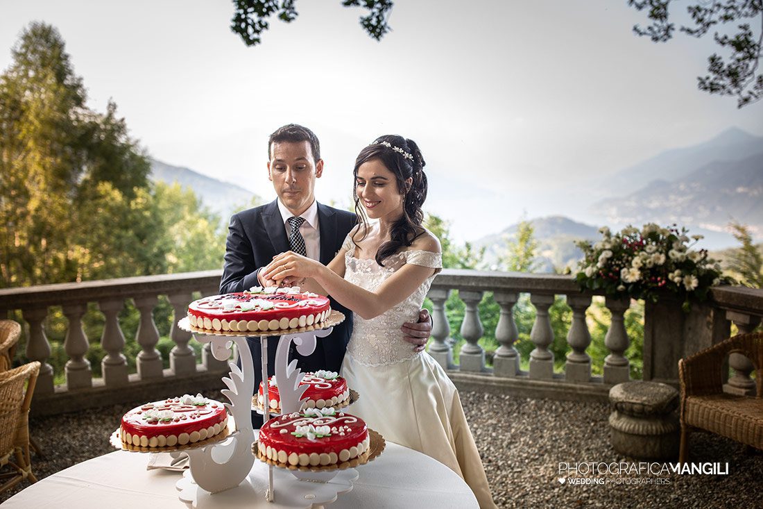 052 reportage wedding sposi foto ritratto taglio torta matrimonio villa pietraluna civenna como 052 reportage wedding sposi foto ritratto taglio torta matrimonio villa pietraluna civenna como