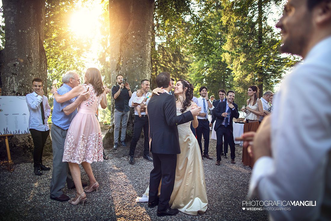 061 reportage wedding sposi foto ritratto ballo matrimonio villa pietraluna civenna como 061 reportage wedding sposi foto ritratto ballo matrimonio villa pietraluna civenna como