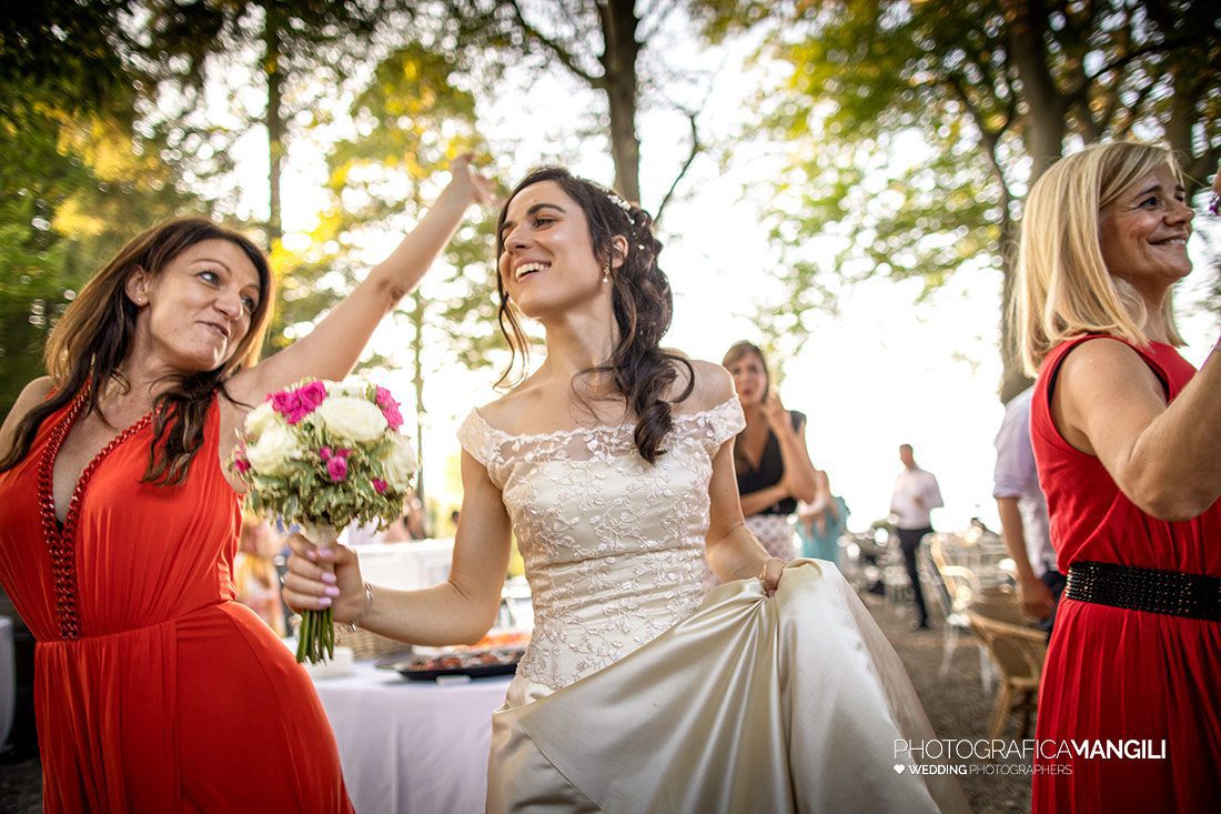 065 reportage wedding sposi foto ritratto balli matrimonio villa pietraluna civenna como 065 reportage wedding sposi foto ritratto balli matrimonio villa pietraluna civenna como