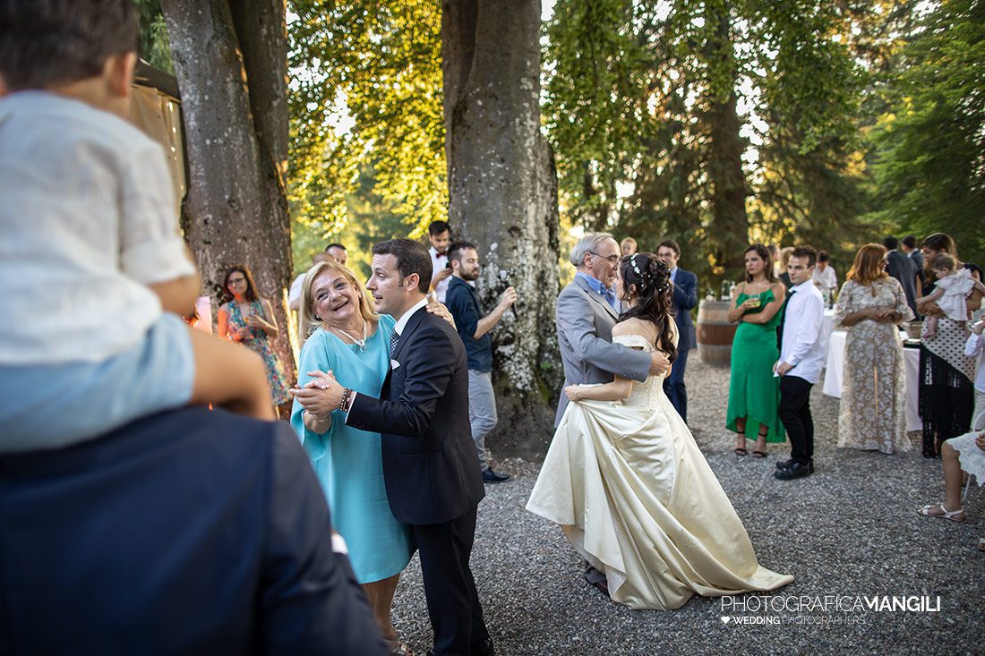 068 reportage wedding sposi foto balli matrimonio villa pietraluna civenna como 068 reportage wedding sposi foto balli matrimonio villa pietraluna civenna como