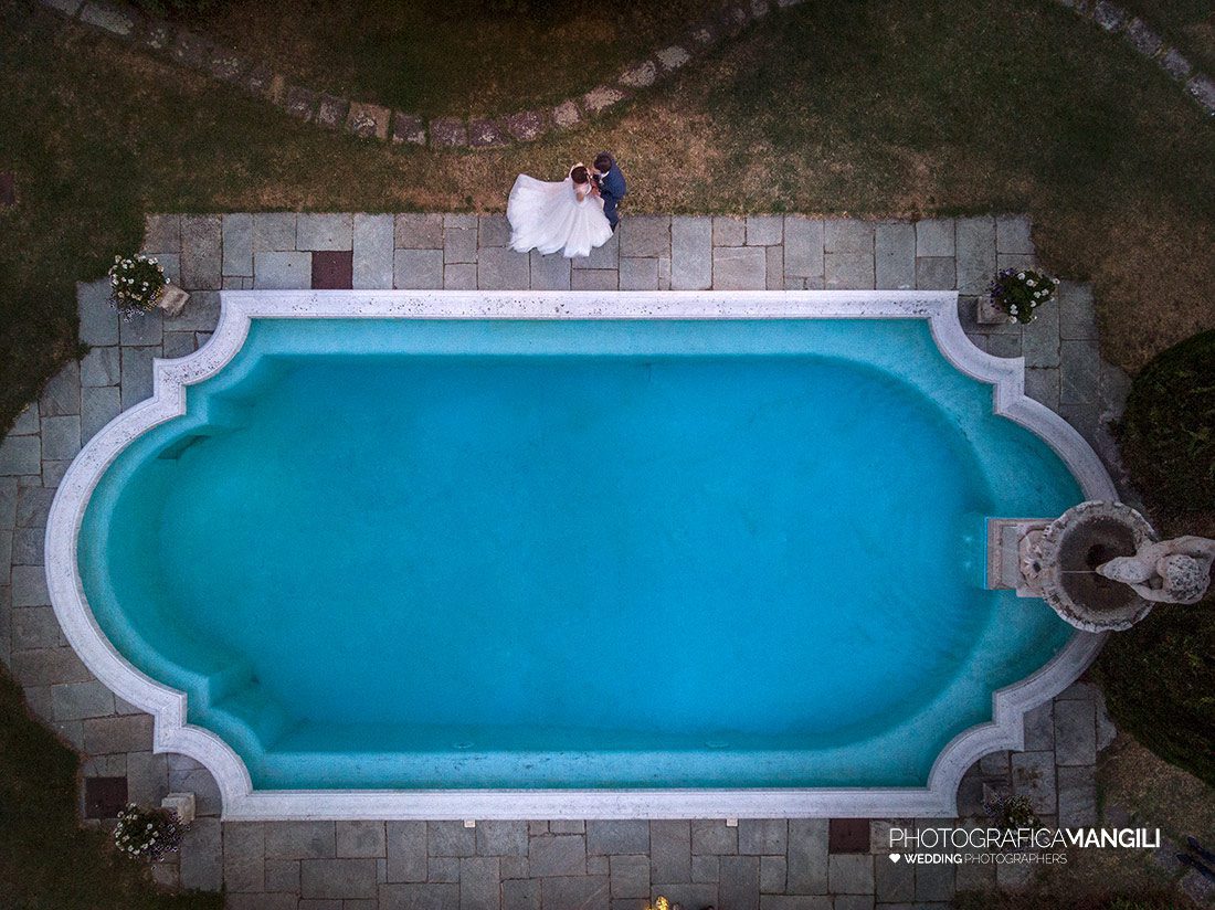 072 reportage wedding sposi foto drone piscina matrimonio villa paradeisos varese 072 reportage wedding sposi foto drone piscina matrimonio villa paradeisos varese