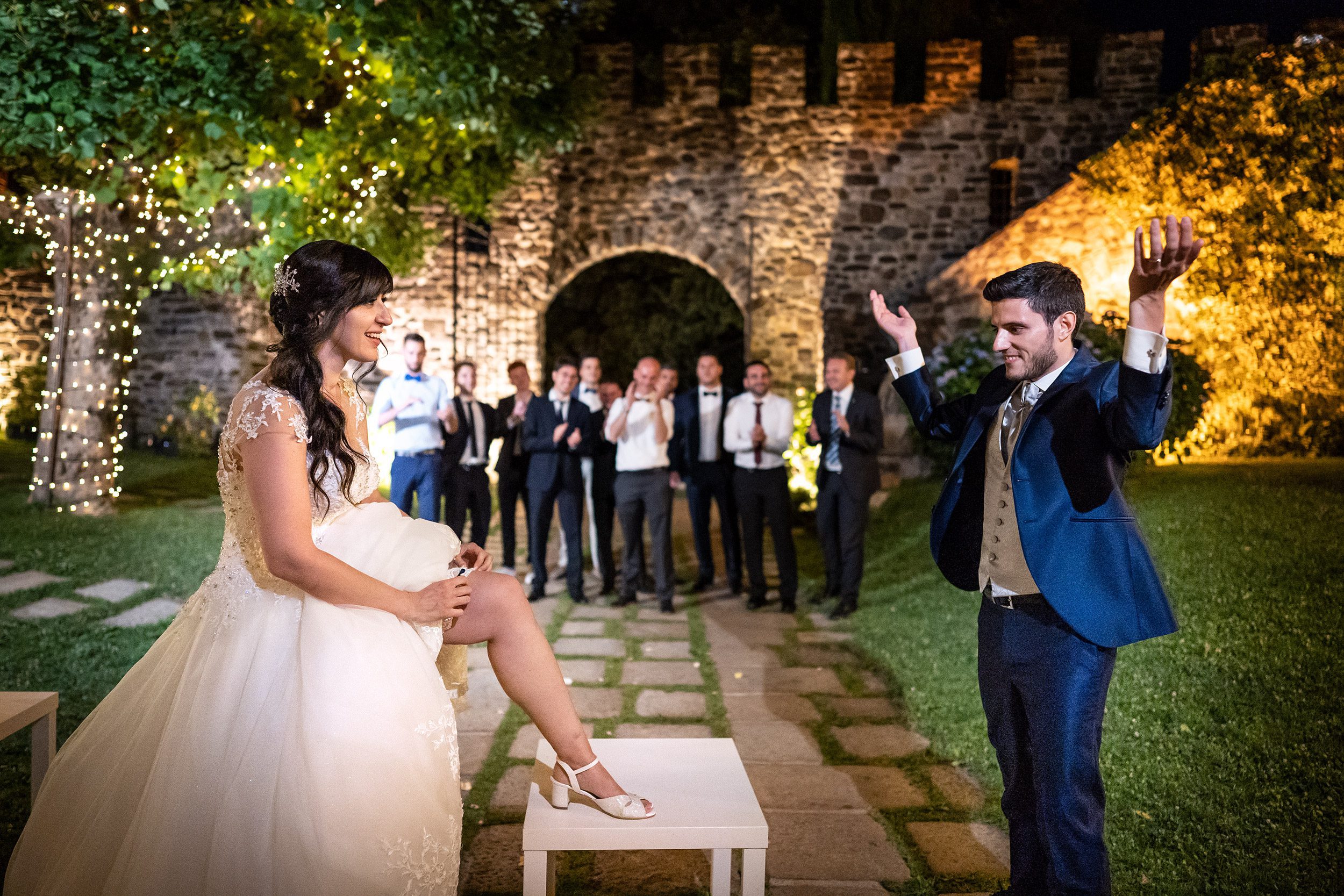 075 reportage lancio giarrettiera sposi foto matrimonio wedding castello rossino lecco lago como 075 reportage lancio giarrettiera sposi foto matrimonio wedding castello rossino lecco lago como