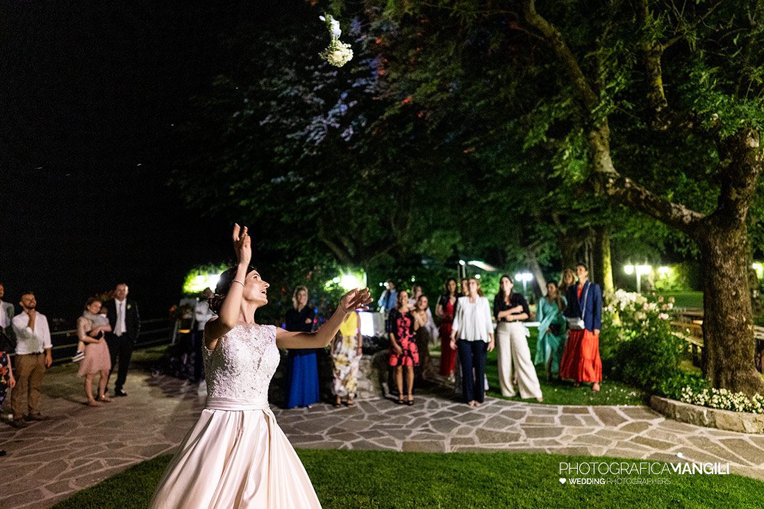 087 reportage sposi foto lancio bouquet matrimonio wedding madonnina barni como 087 reportage sposi foto lancio bouquet matrimonio wedding madonnina barni como