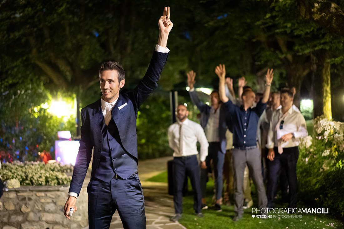 091 reportage sposi foto lancio giarrettiera matrimonio wedding madonnina barni como 091 reportage sposi foto lancio giarrettiera matrimonio wedding madonnina barni como