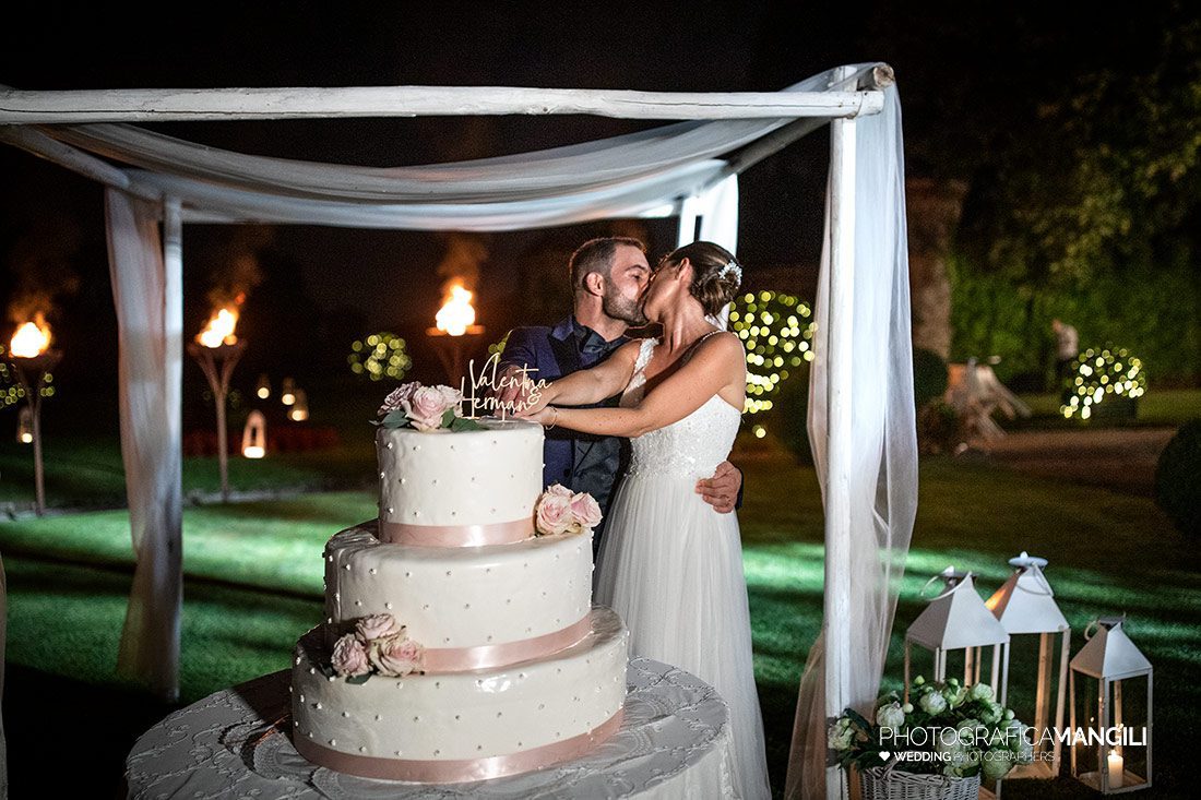 050 reportage wedding taglio torta sposi foto matrimonio castello di marne bergamo 050 reportage wedding taglio torta sposi foto matrimonio castello di marne bergamo
