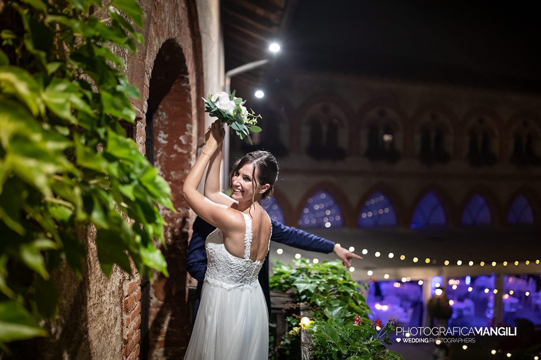 053 reportage wedding lancio bouquet sposi foto matrimonio castello di marne bergamo 053 reportage wedding lancio bouquet sposi foto matrimonio castello di marne bergamo