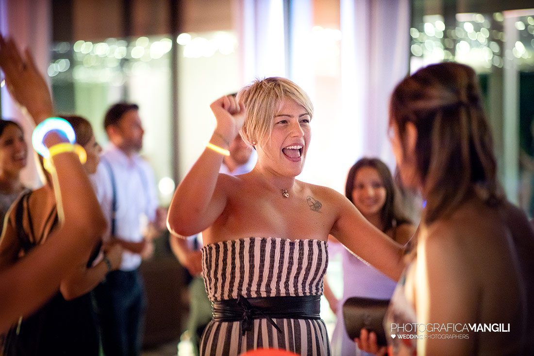 061 reportage wedding amici balli sposi foto matrimonio castello di marne bergamo 061 reportage wedding amici balli sposi foto matrimonio castello di marne bergamo