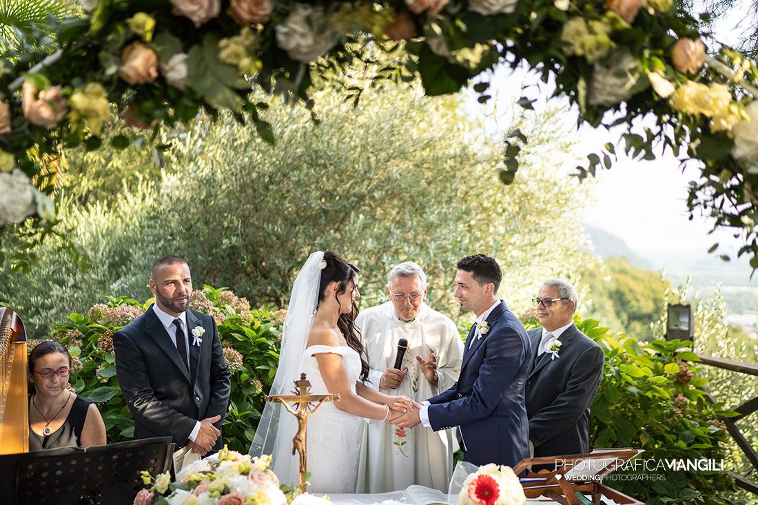 018 reportage wedding cerimonia sposi scambio anelli foto matrimonio castello rossino lecco lago como 018 reportage wedding cerimonia sposi scambio anelli foto matrimonio castello rossino lecco lago como