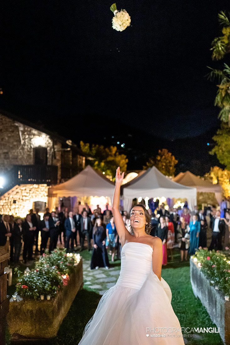 064 reportage sposi foto lancio bouquet matrimonio wedding castello rossino lecco 064 reportage sposi foto lancio bouquet matrimonio wedding castello rossino lecco