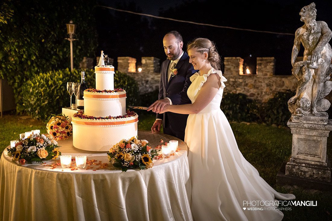 070 reportage wedding sposi foto taglio torta matrimonio castello marigolda curno bergamo 070 reportage wedding sposi foto taglio torta matrimonio castello marigolda curno bergamo