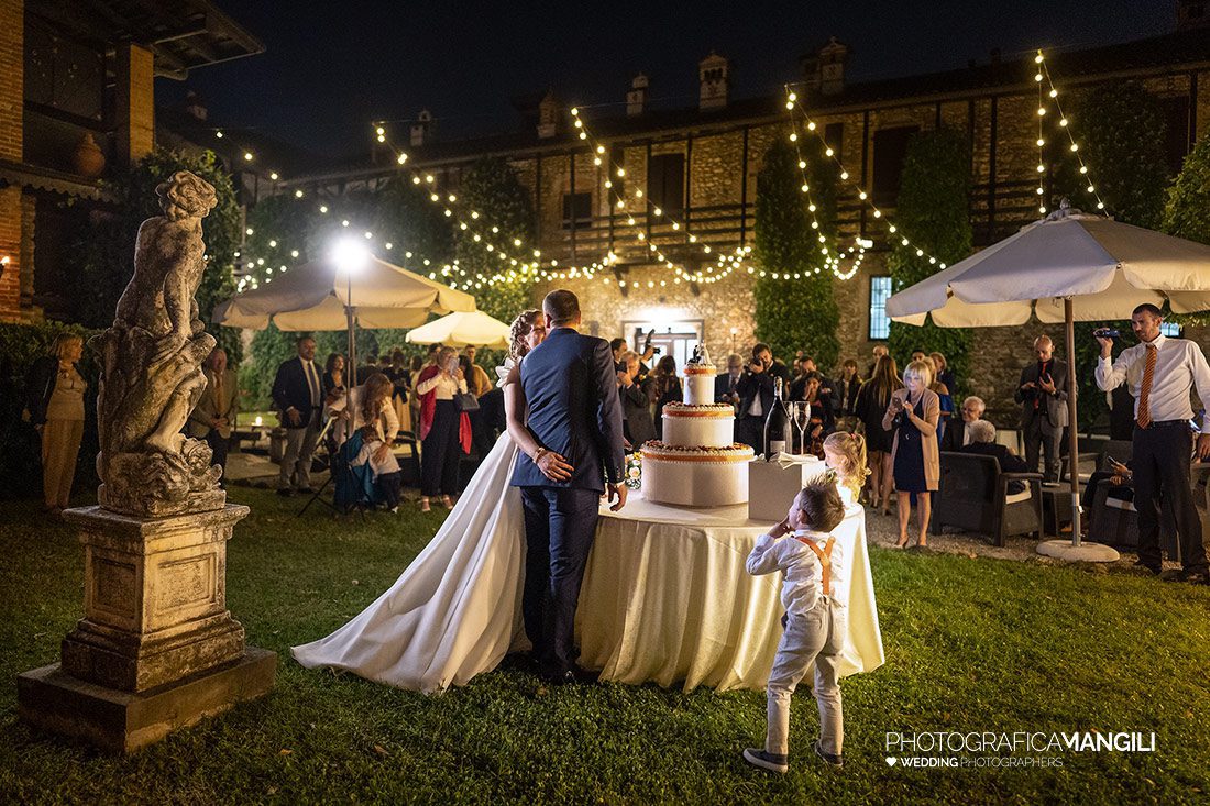 071 reportage wedding sposi foto taglio torta matrimonio castello marigolda curno bergamo 071 reportage wedding sposi foto taglio torta matrimonio castello marigolda curno bergamo