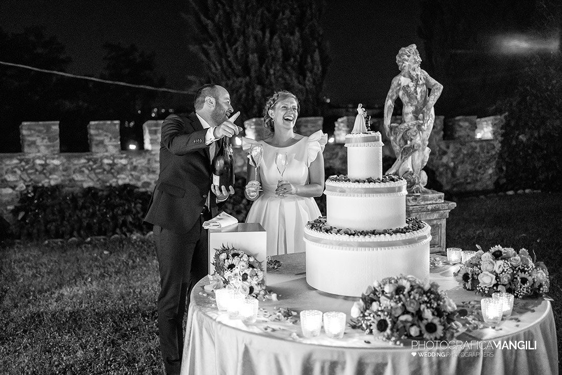 072 reportage wedding sposi foto taglio torta matrimonio castello marigolda curno bergamo 072 reportage wedding sposi foto taglio torta matrimonio castello marigolda curno bergamo