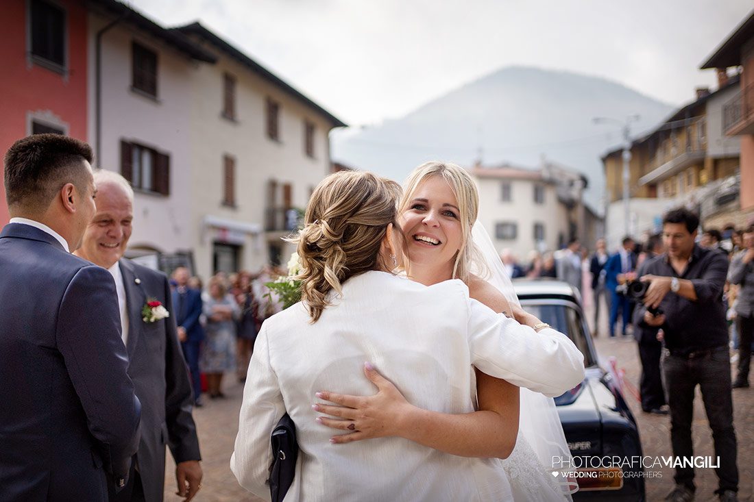016 reportage arrivo ingresso sposi foto chiesa wedding matrimonio bergamo 016 reportage arrivo ingresso sposi foto chiesa wedding matrimonio bergamo