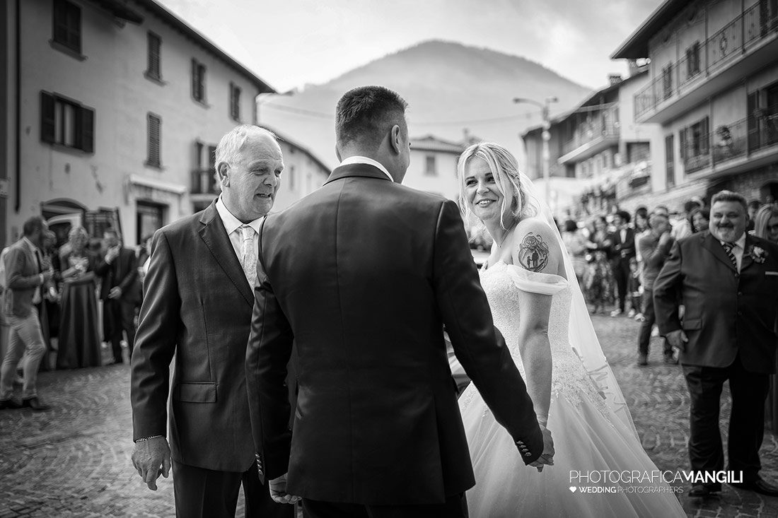 017 reportage arrivo ingresso sposi foto chiesa wedding matrimonio bergamo 017 reportage arrivo ingresso sposi foto chiesa wedding matrimonio bergamo