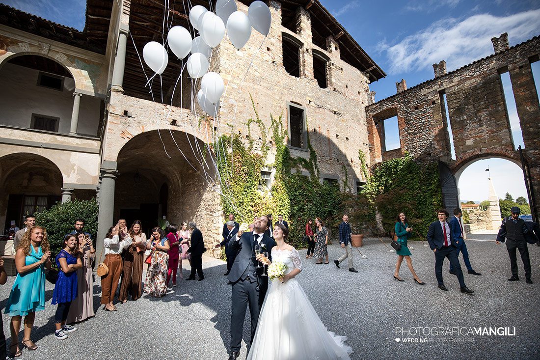 022 reportage sposi foto lancio palloncini matrimonio wedding castello cavernago bergamo 022 reportage sposi foto lancio palloncini matrimonio wedding castello cavernago bergamo