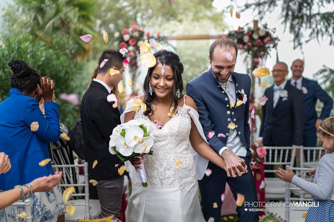 032 reportage sposi foto uscita lancio petali matrimonio rito civile cerimonia wedding castello rossino lecco