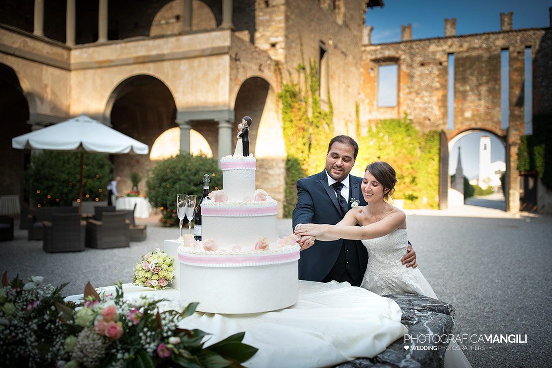 050 reportage sposi foto taglio torta matrimonio wedding castello cavernago bergamo 050 reportage sposi foto taglio torta matrimonio wedding castello cavernago bergamo