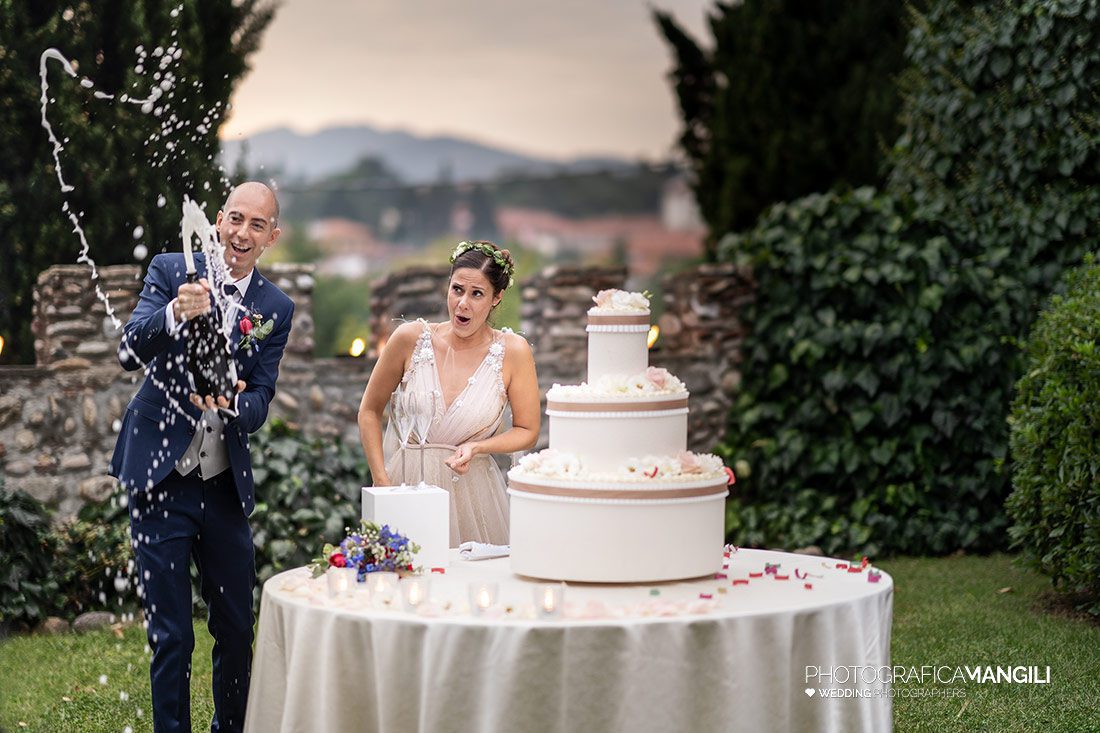 068 reportage sposi foto taglio torta matrimonio wedding castello marigolda curno bergamo 068 reportage sposi foto taglio torta matrimonio wedding castello marigolda curno bergamo