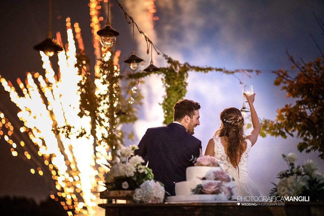070 reportage sposi foto fuochi artificio taglio torta brindisi matrimonio wedding tenuta serradesca scanzorosciate bergamo 070 reportage sposi foto fuochi artificio taglio torta brindisi matrimonio wedding tenuta serradesca scanzorosciate bergamo