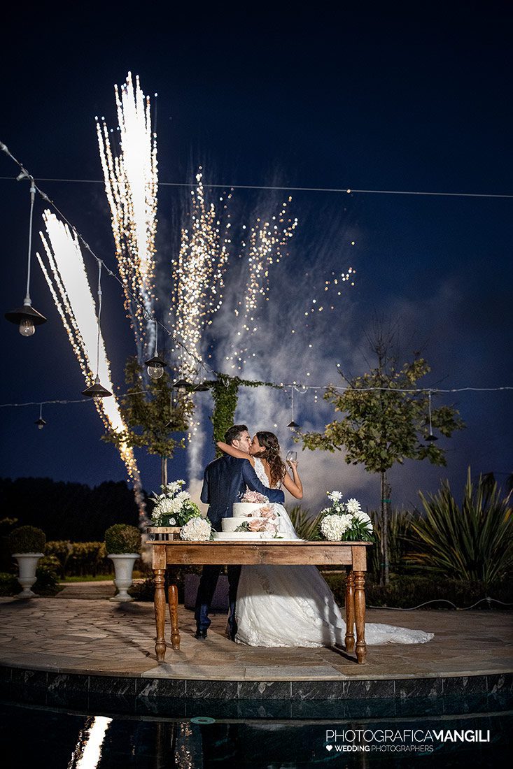 072 reportage sposi foto fuochi artificio taglio torta brindisi matrimonio wedding tenuta serradesca scanzorosciate bergamo 072 reportage sposi foto fuochi artificio taglio torta brindisi matrimonio wedding tenuta serradesca scanzorosciate bergamo