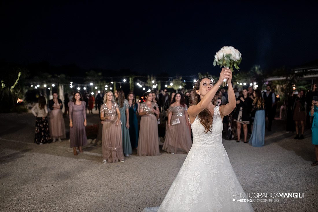 074 reportage sposi foto lancio bouquet matrimonio wedding tenuta serradesca scanzorosciate bergamo 074 reportage sposi foto lancio bouquet matrimonio wedding tenuta serradesca scanzorosciate bergamo