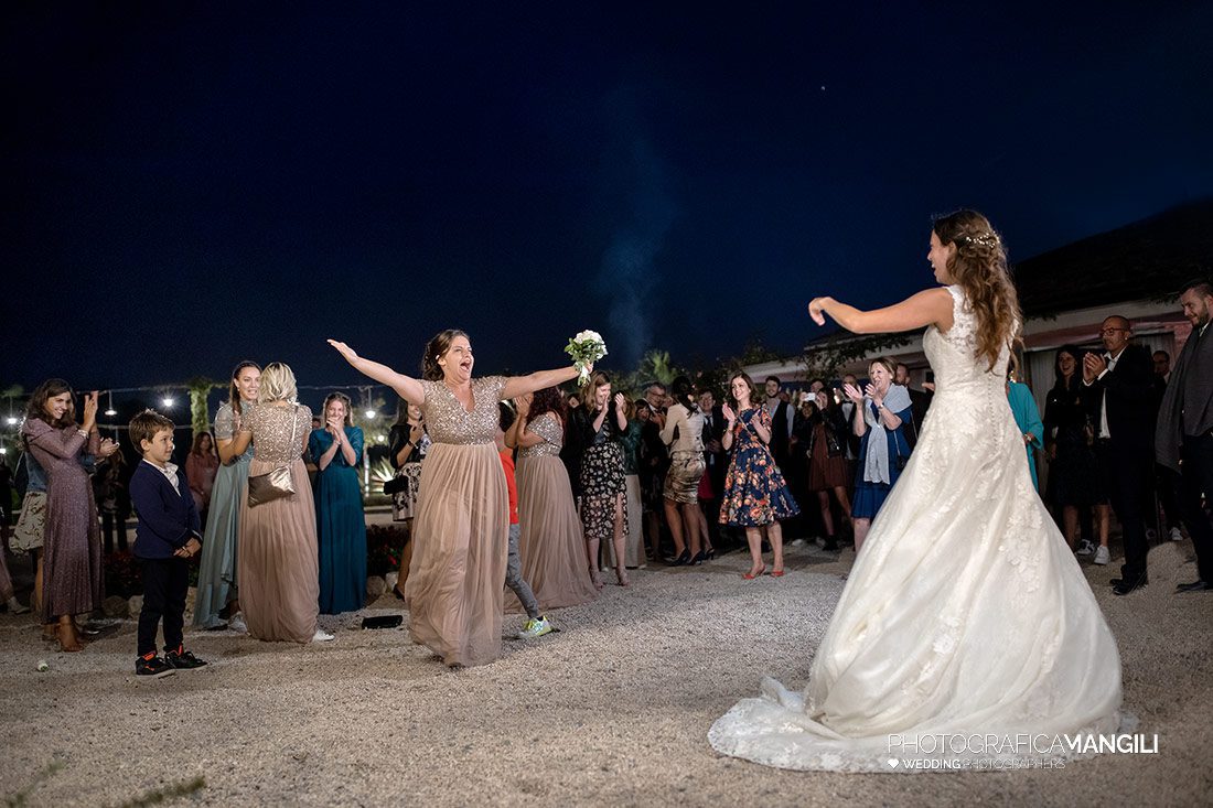 075 reportage sposi foto lancio bouquet matrimonio wedding tenuta serradesca scanzorosciate bergamo 075 reportage sposi foto lancio bouquet matrimonio wedding tenuta serradesca scanzorosciate bergamo