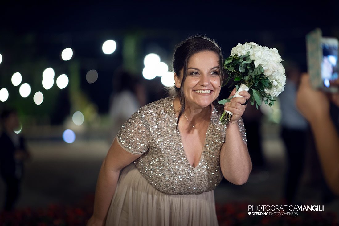 077 reportage sposi foto lancio bouquet matrimonio wedding tenuta serradesca scanzorosciate bergamo 077 reportage sposi foto lancio bouquet matrimonio wedding tenuta serradesca scanzorosciate bergamo