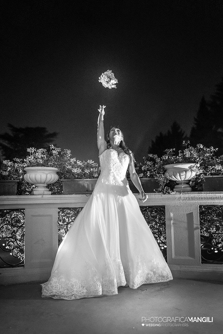 077 reportage sposi foto lancio bouquet matrimonio wedding villa acquaroli carvico bergamo 077 reportage sposi foto lancio bouquet matrimonio wedding villa acquaroli carvico bergamo