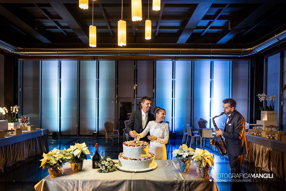 056 reportage sposi foto matrimonio wedding taglio torta convento dei neveri bariano bergamo 056 reportage sposi foto matrimonio wedding taglio torta convento dei neveri bariano bergamo