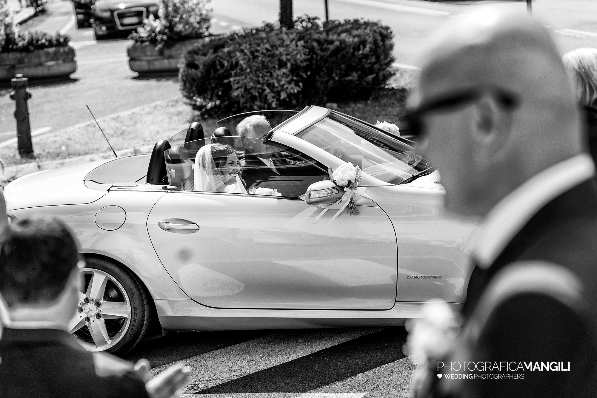 018 arrivo sposa in chiesa macchina 018 arrivo sposa in chiesa macchina