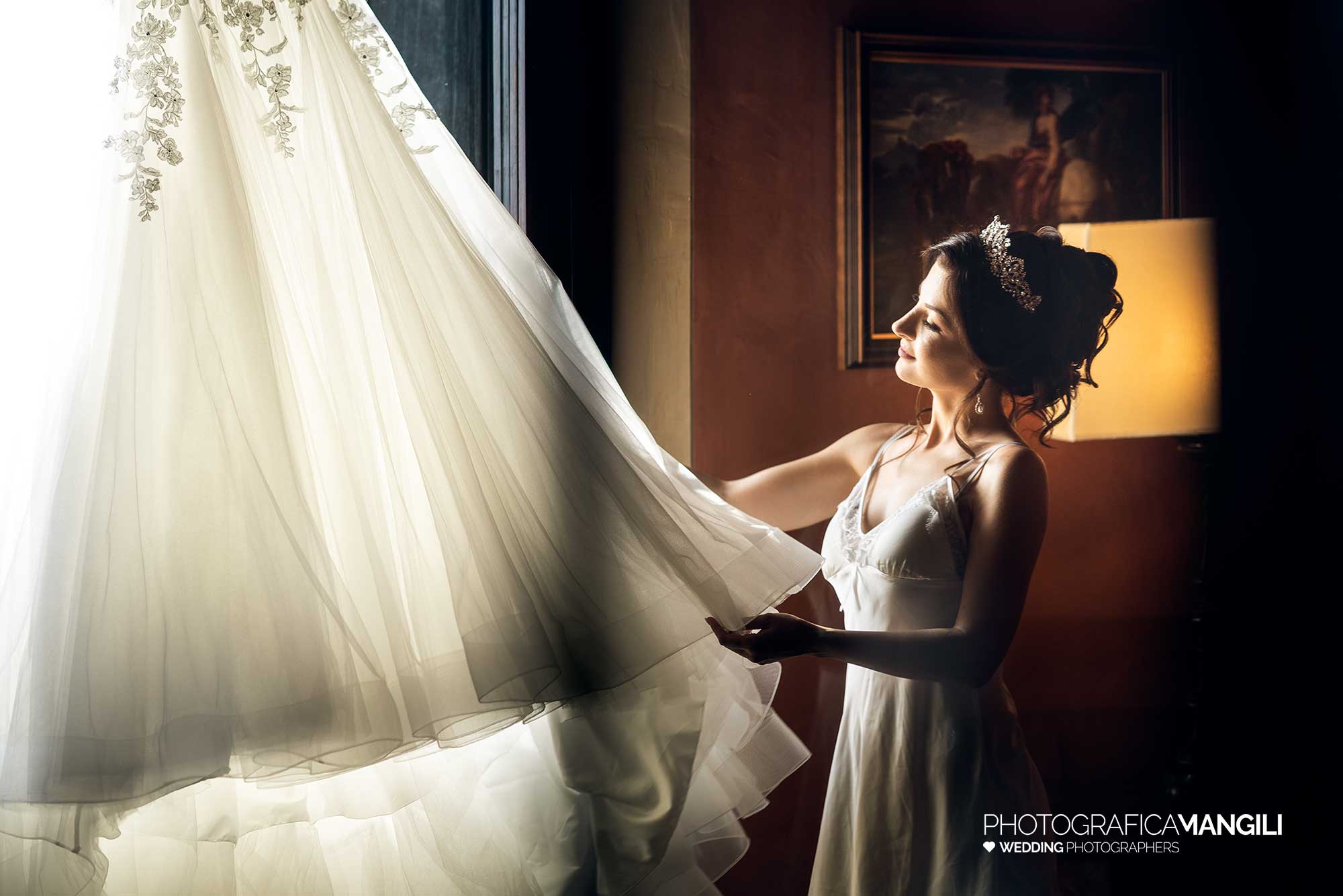 007 preparativi abito sposa foto matrimonio lecco castello rossino 007 preparativi abito sposa foto matrimonio lecco castello rossino