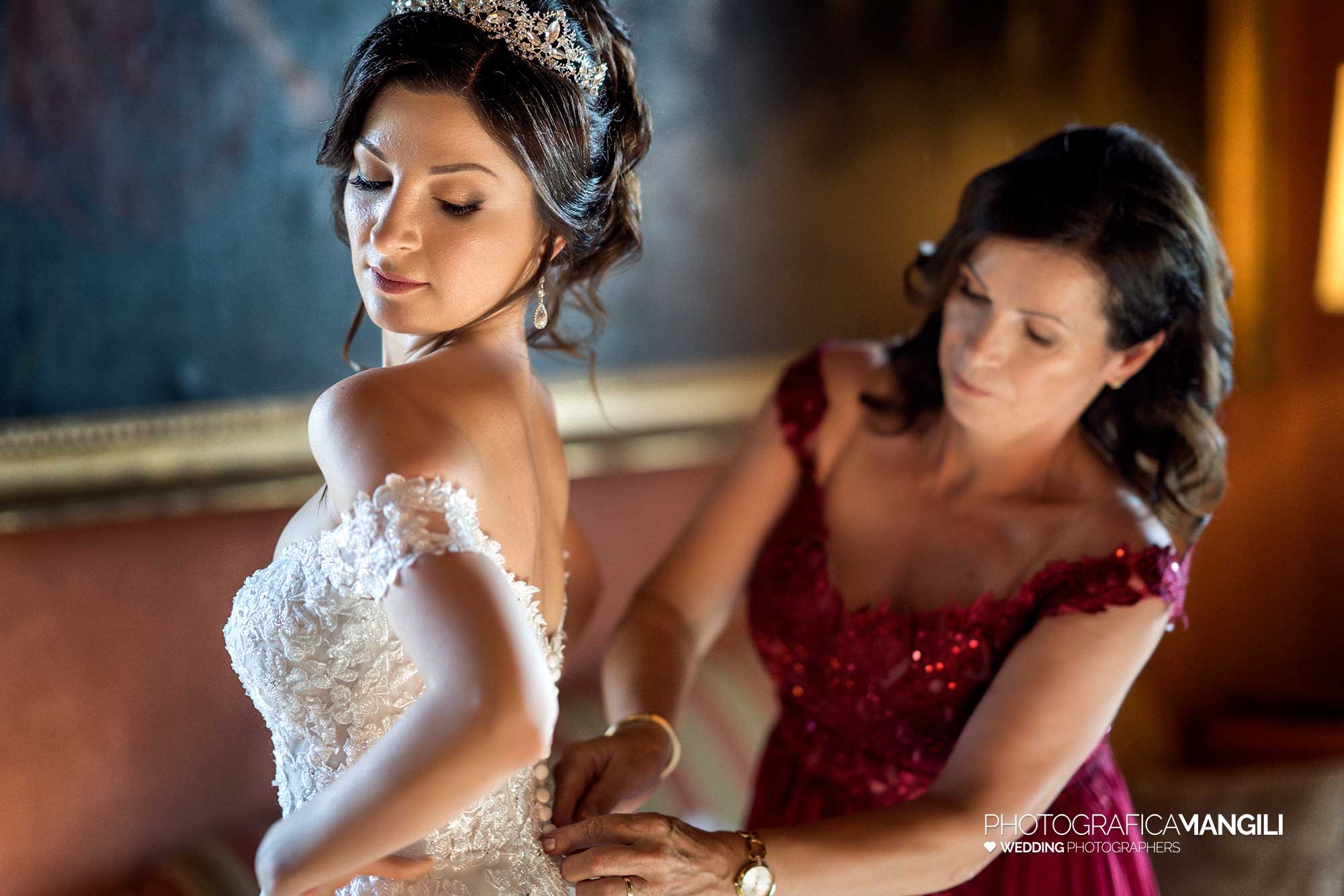 011 preparativi sposa foto matrimonio lecco castello rossino 011 preparativi sposa foto matrimonio lecco castello rossino