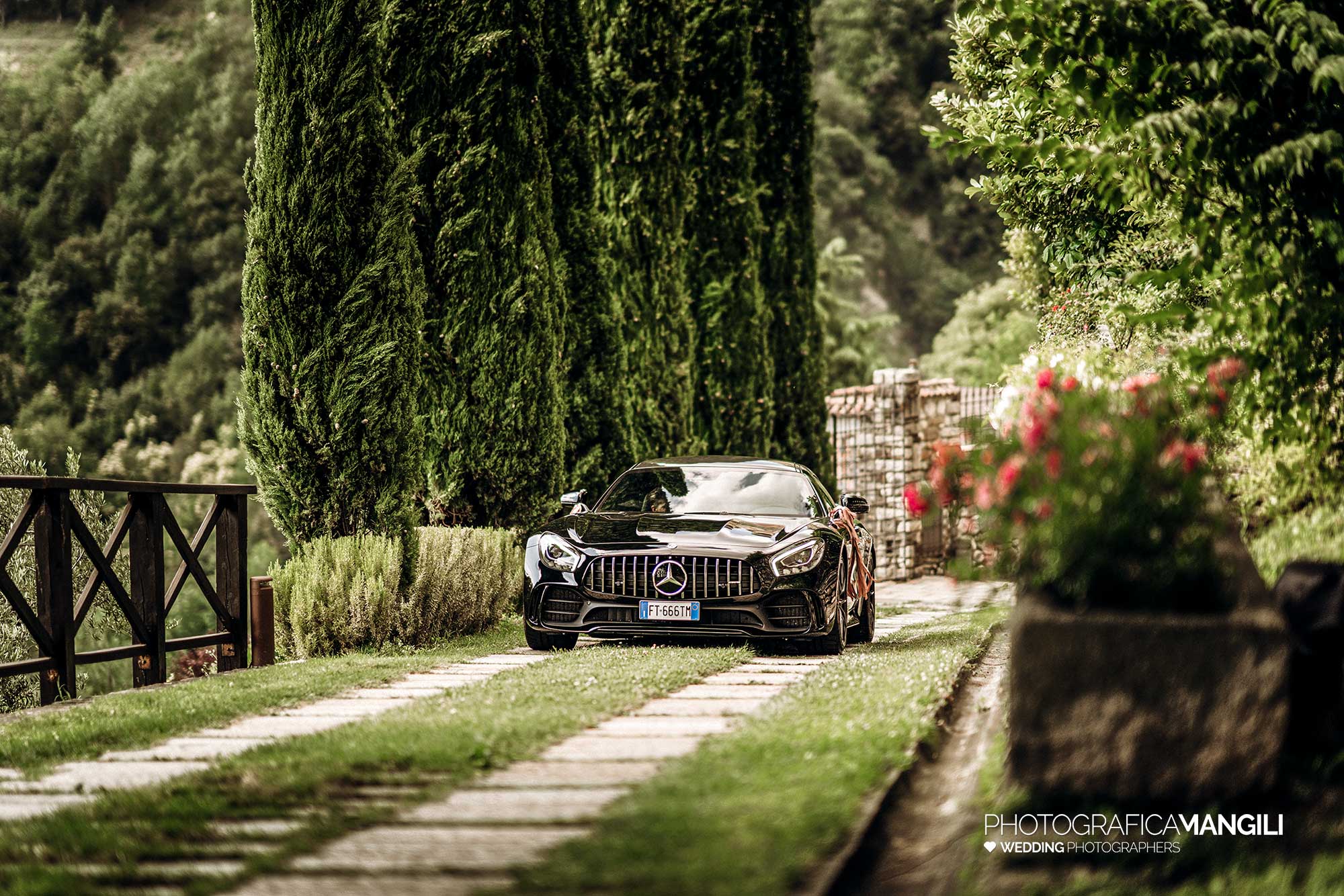 013 fotografia matrimonio macchina arrivo sposo lecco castello rossino 013 fotografia matrimonio macchina arrivo sposo lecco castello rossino