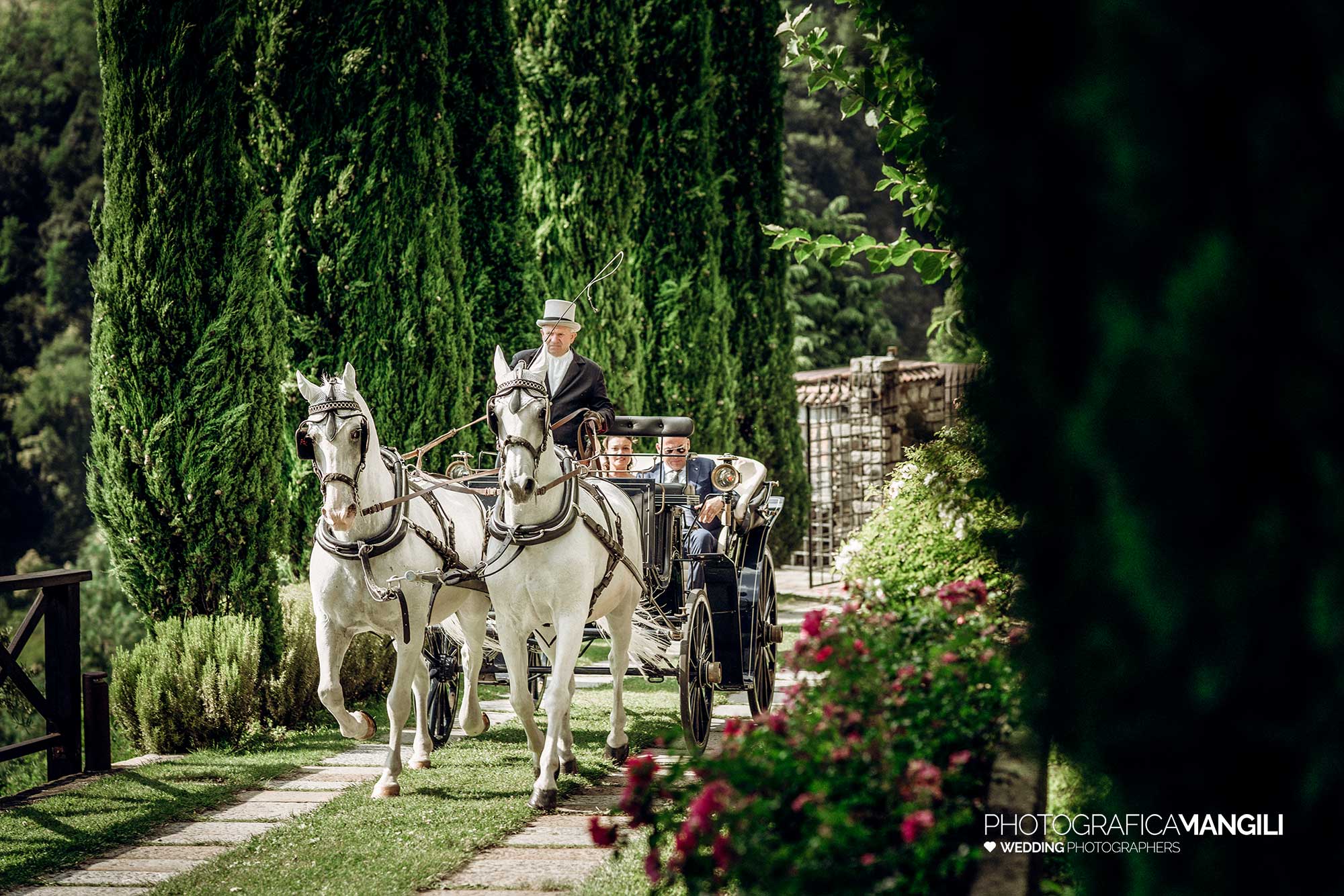 016 fotografia matrimonio arrivo sposa carrozza lecco castello rossino 016 fotografia matrimonio arrivo sposa carrozza lecco castello rossino