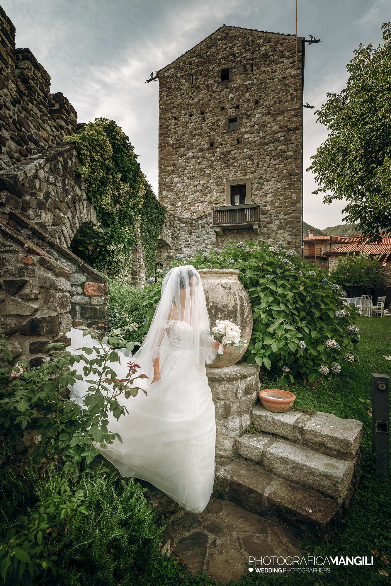 016 fotografo matrimonio lecco castello rossino ingresso sposa 016 fotografo matrimonio lecco castello rossino ingresso sposa
