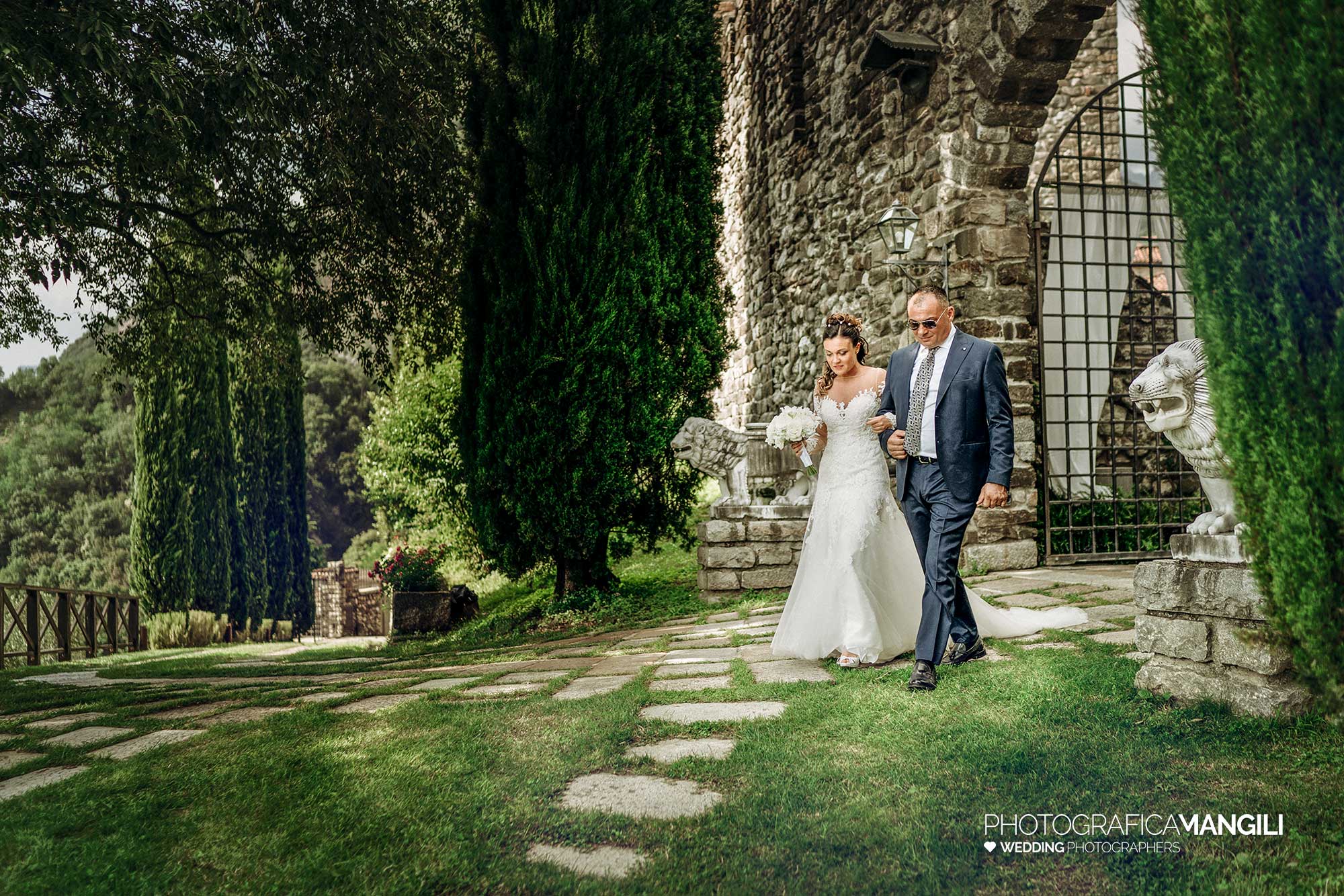 018 fotografia matrimonio ingresso sposa lecco castello rossino 018 fotografia matrimonio ingresso sposa lecco castello rossino
