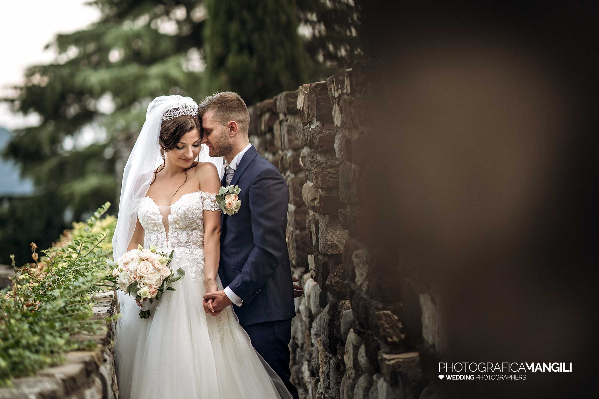 031 fotografo matrimonio lecco castello rossino ritratto sposi 031 fotografo matrimonio lecco castello rossino ritratto sposi