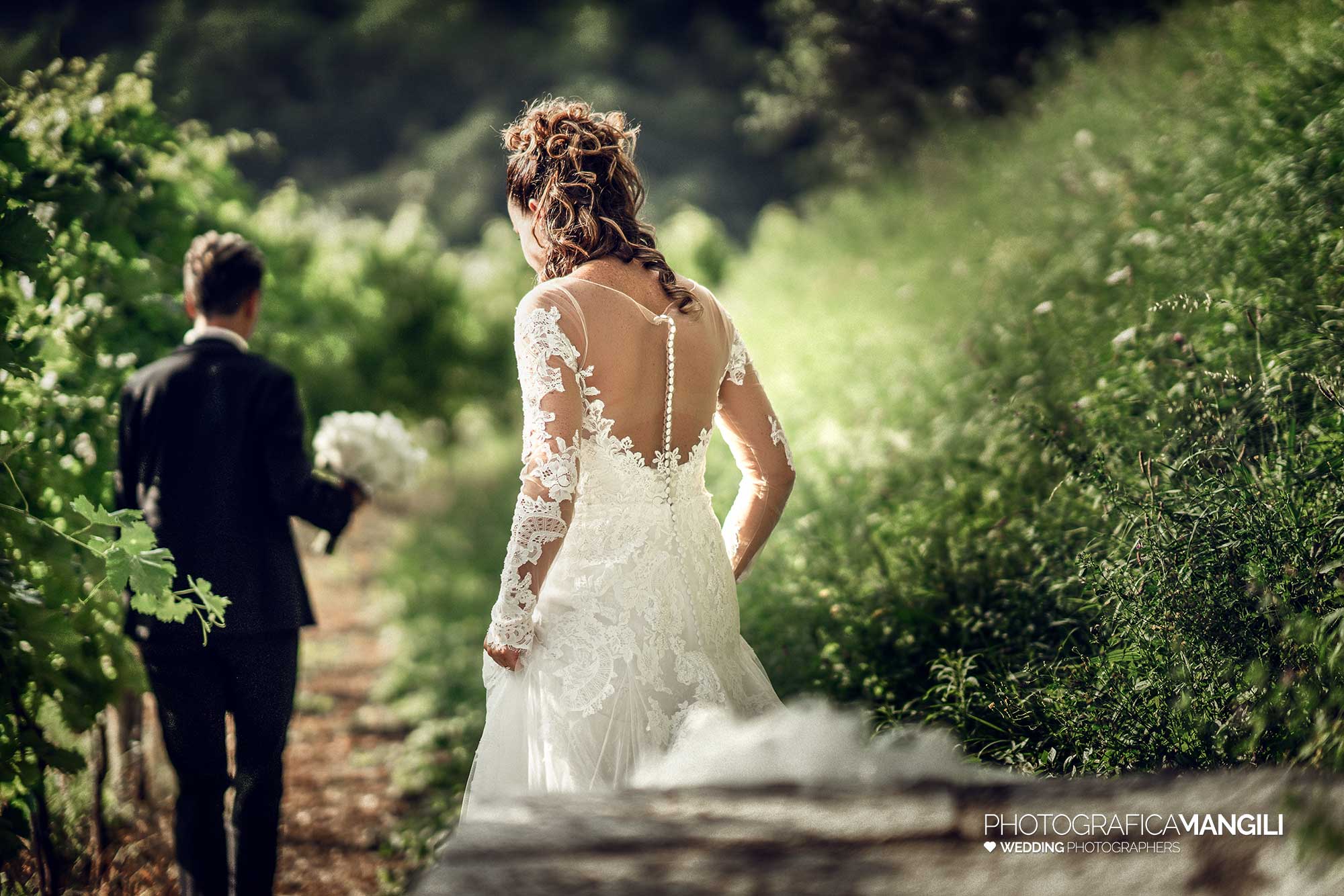032 fotografo matrimonio lecco castello di rossino schiena sposa 032 fotografo matrimonio lecco castello di rossino schiena sposa