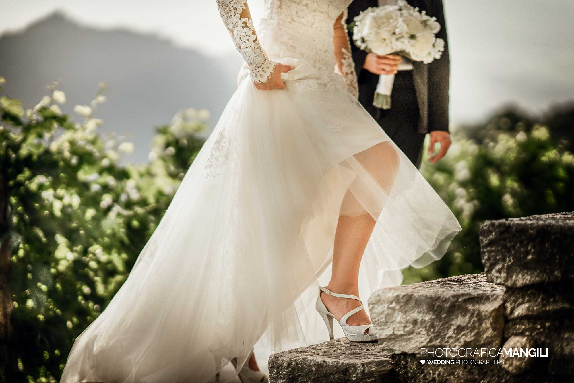 035 fotografo matrimonio lecco castello di rossino rscarpe sposa 035 fotografo matrimonio lecco castello di rossino rscarpe sposa