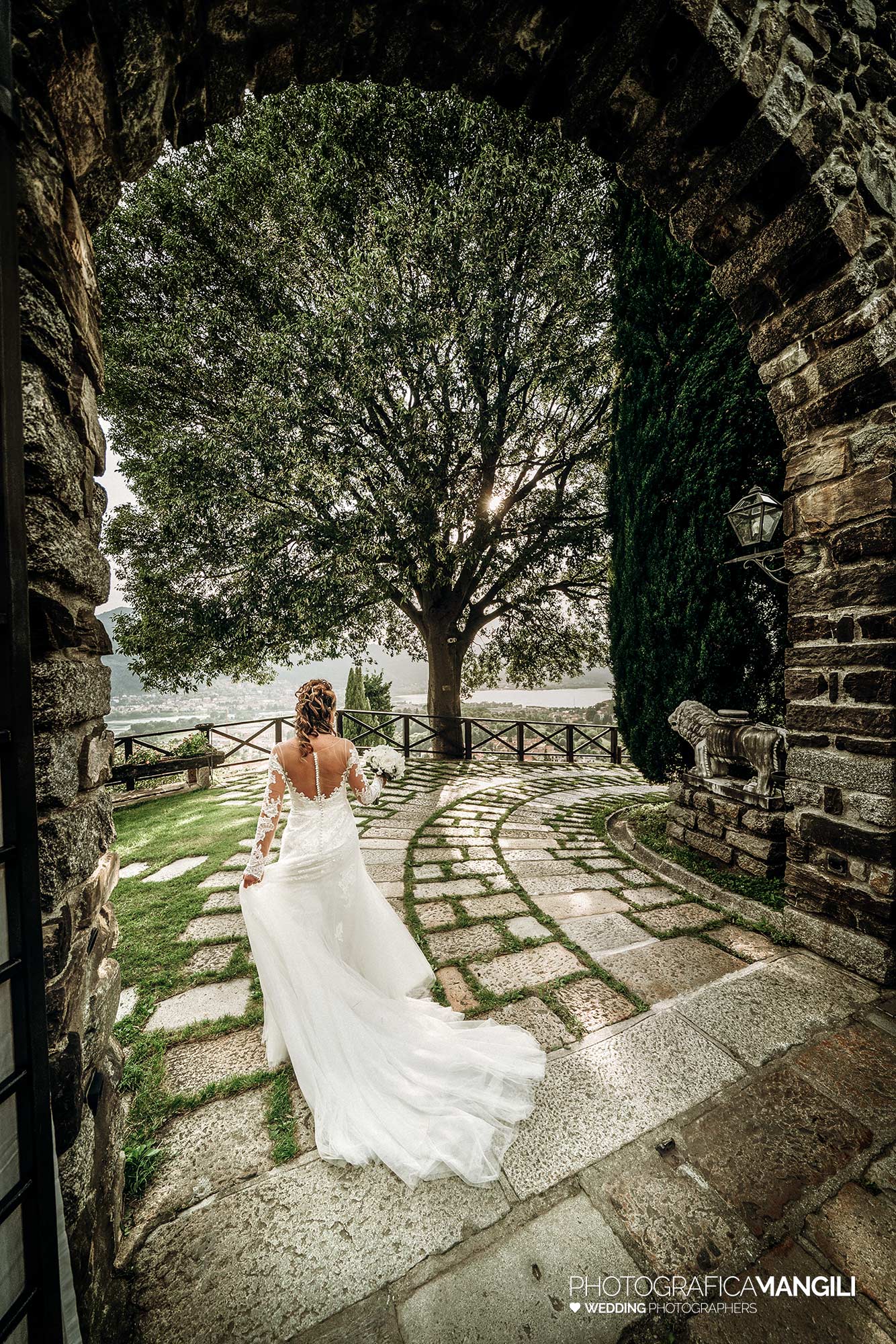 038 fotografo matrimonio lecco castello di rossino abito sposa 038 fotografo matrimonio lecco castello di rossino abito sposa