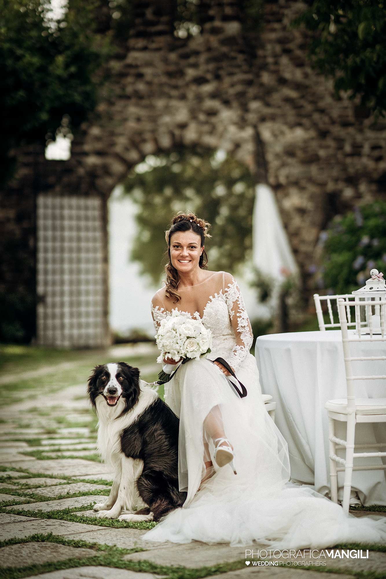 047 fotografo matrimonio lecco castello di rossino ritratti spoa con cane 047 fotografo matrimonio lecco castello di rossino ritratti spoa con cane