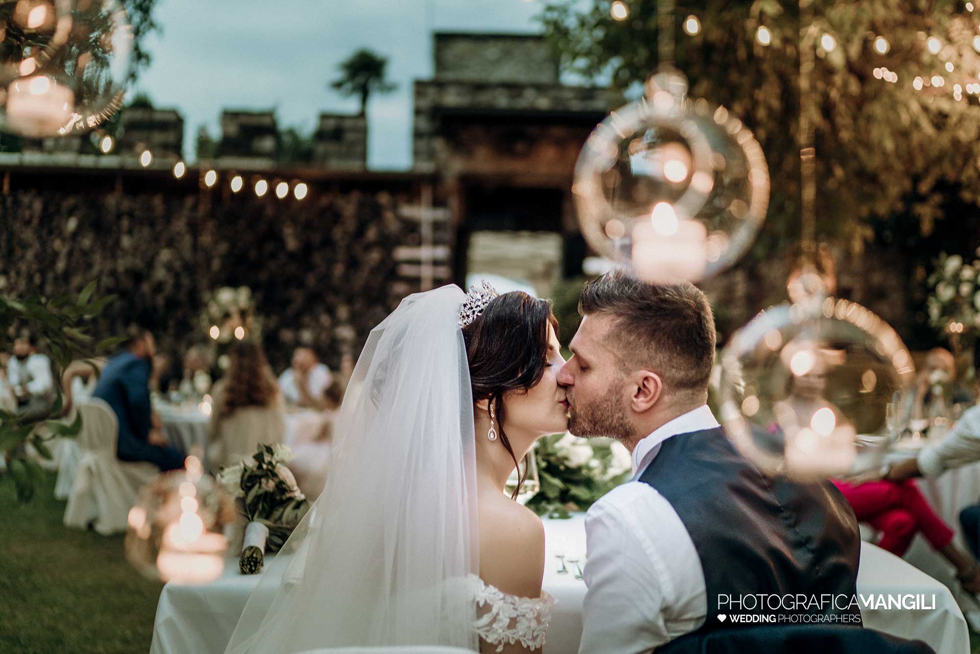 047 fotografo matrimonio lecco castello rossino bacio cena 047 fotografo matrimonio lecco castello rossino bacio cena