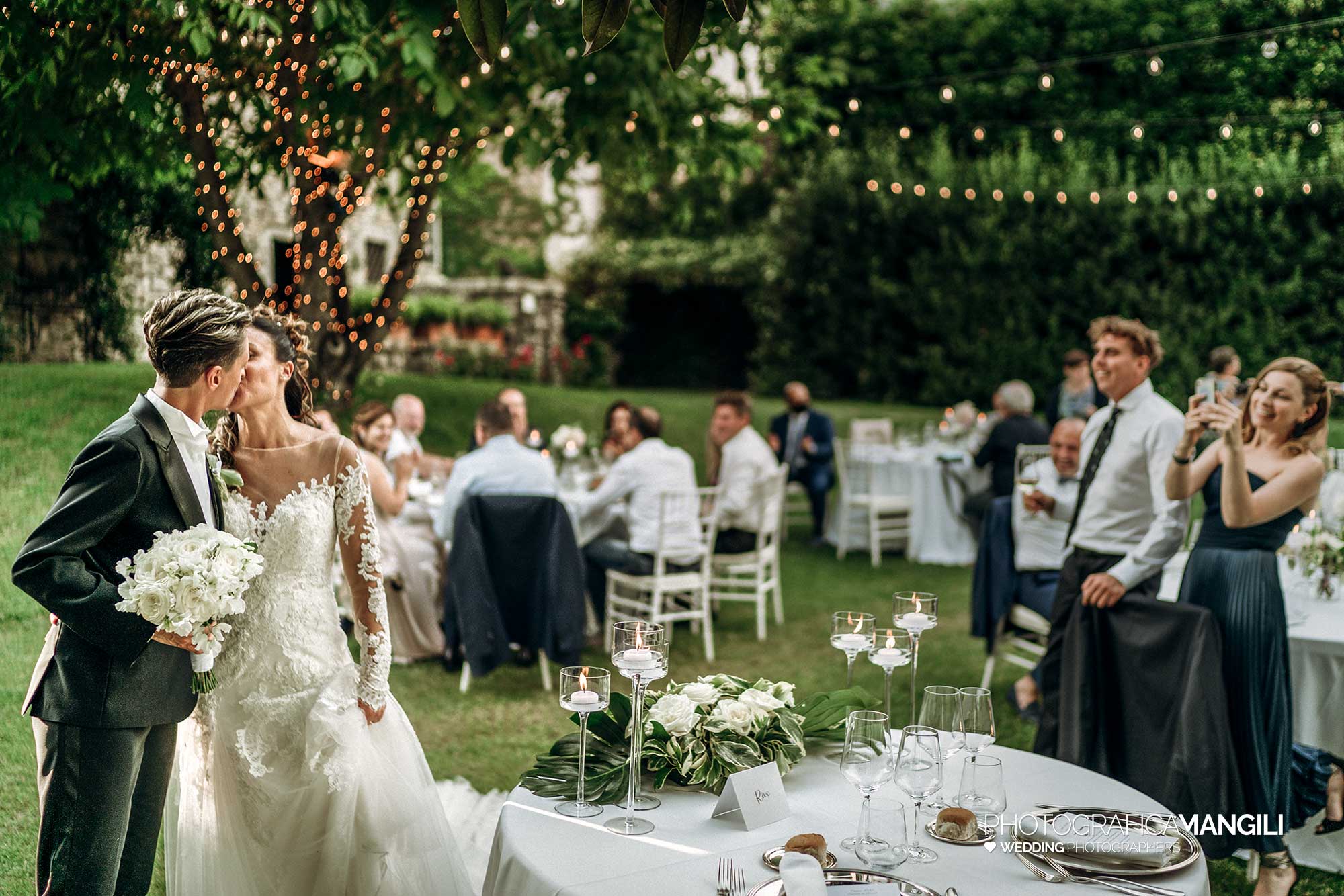 049 fotografo matrimonio lecco castello di rossino bacio 049 fotografo matrimonio lecco castello di rossino bacio