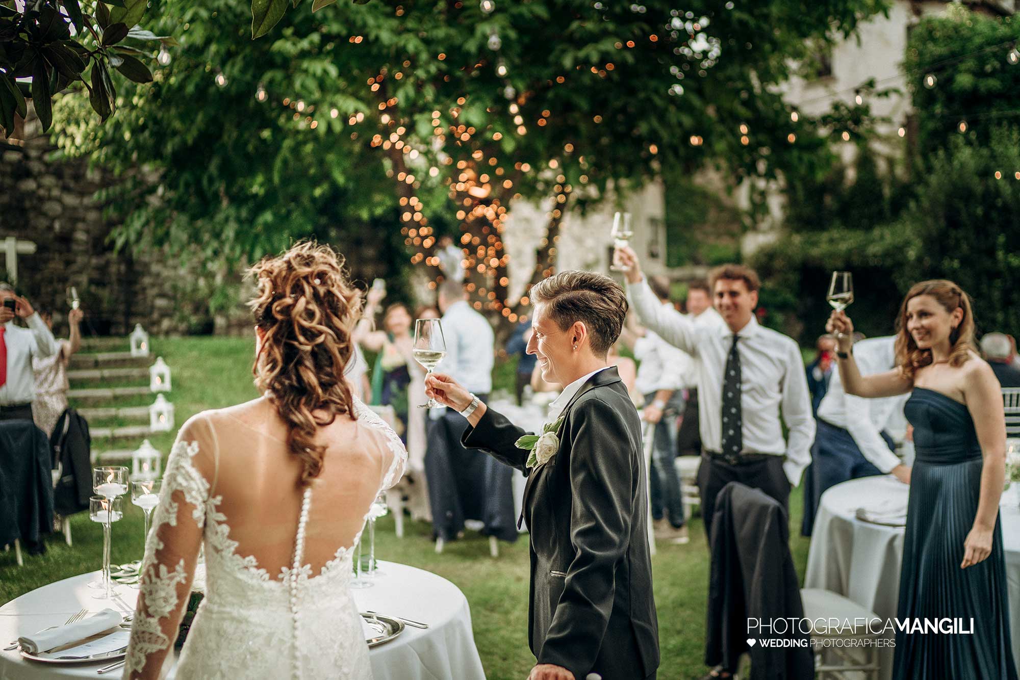 050 fotografo matrimonio lecco castello di rossino brindisi con invitati 050 fotografo matrimonio lecco castello di rossino brindisi con invitati